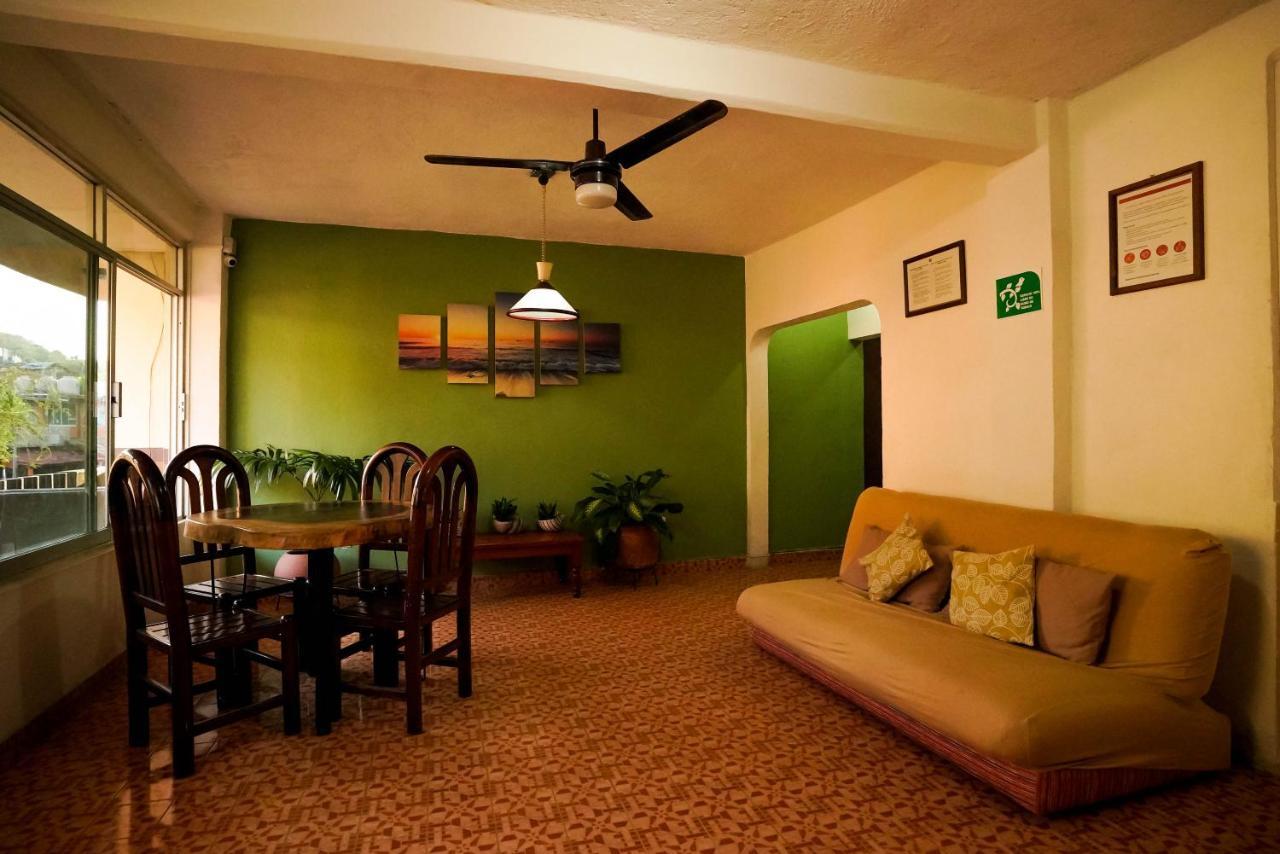 OYO Hotel Casa Arena Zihuatanejo Exterior foto